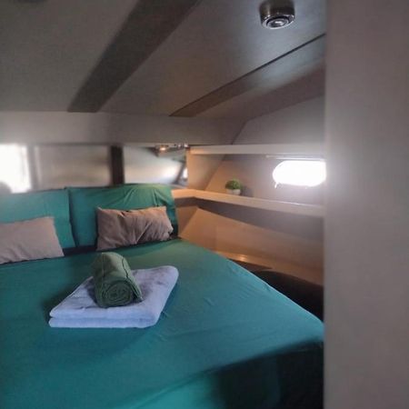 Yach Boat Hotel Барселона Екстериор снимка