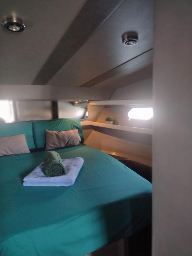 Yach Boat Hotel Барселона Екстериор снимка