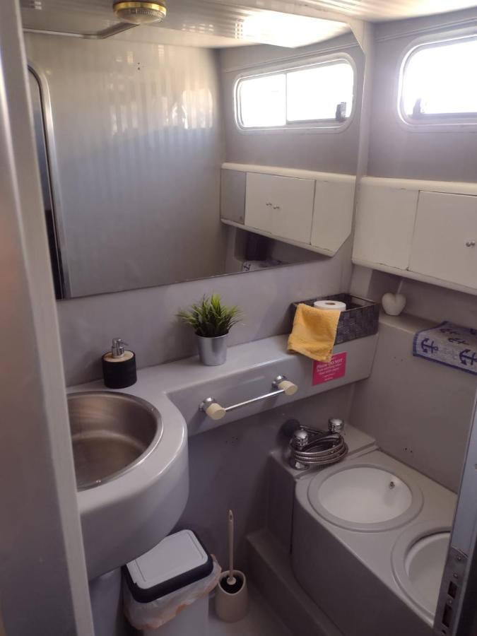 Yach Boat Hotel Барселона Екстериор снимка